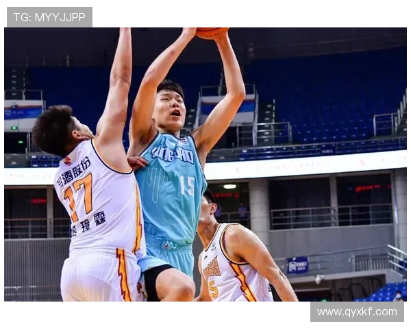 杨瀚森先抑后扬带领开拓者逆转胜利 展现全面实力大爆发