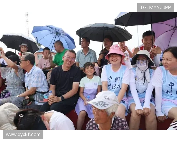 天凉心热哈尔滨泳者热情高涨展现无限活力 天凉心热哈尔滨泳者热情高涨展现无限活力